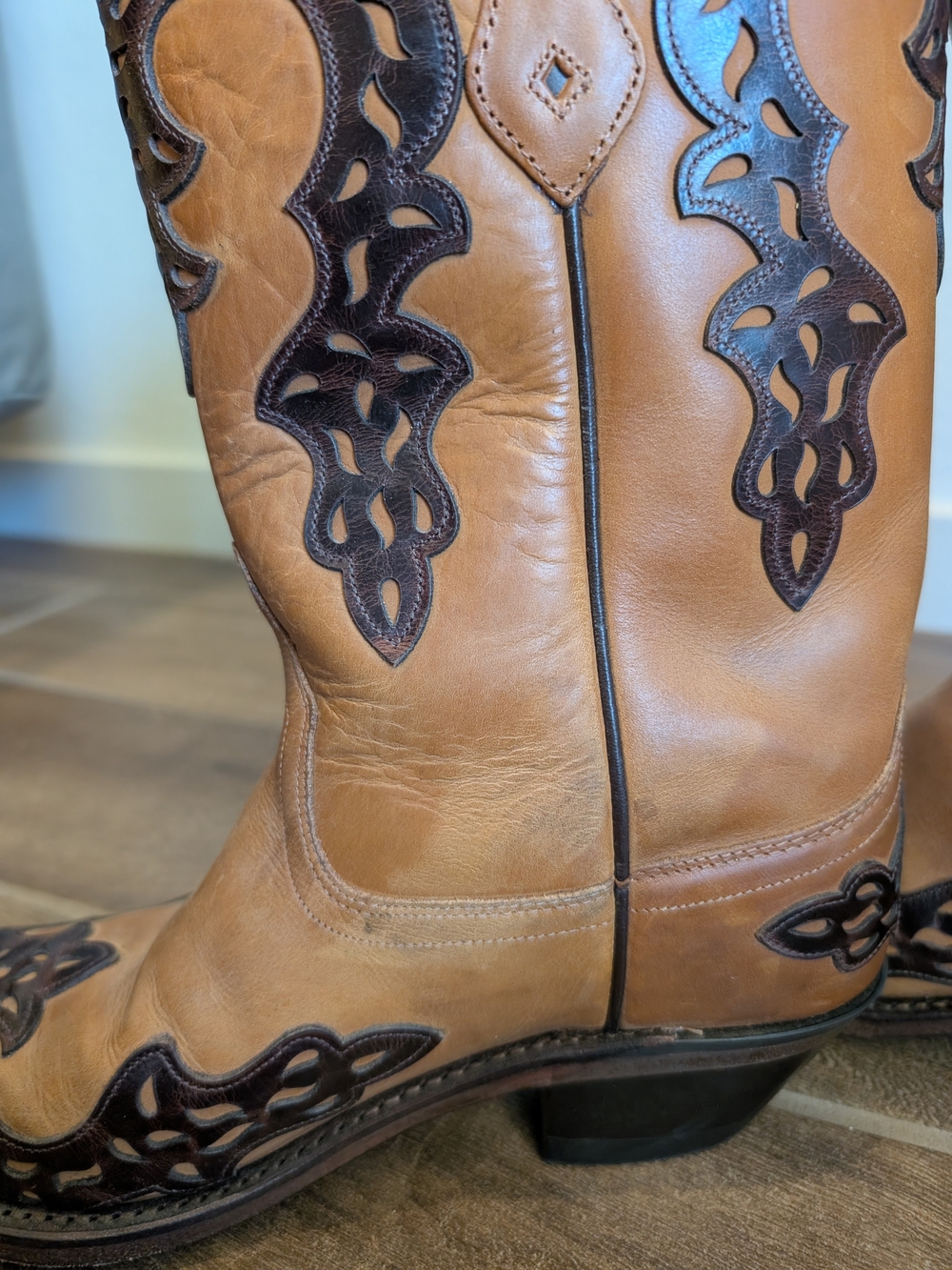 Old West Two-Tone Tan and Dark Brown Cutout Leather Heeled Cowboy Boots - Picture 5 of 11